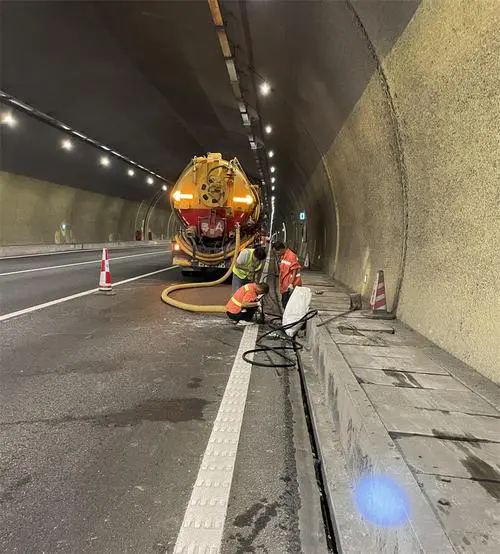 海宁隧道排水渠清淤